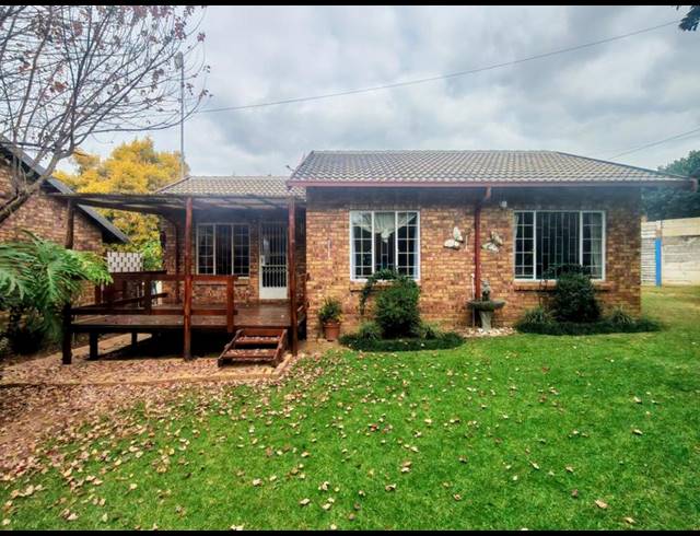 2 BEDROOM HOUSE FOR SALE IN HEUWELOORD